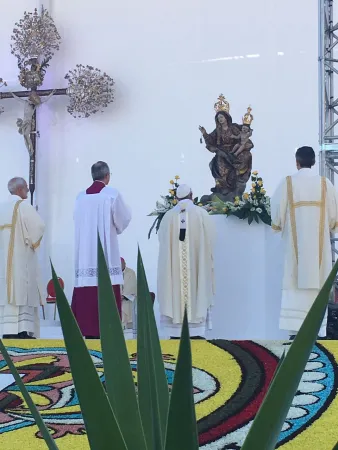 Papa Francesco a Genova | Papa Francesco celebra la Messa a Genova, zona fiera del Mare, Genova, 27 maggio 2017 | Veronica Giacometti / ACI Group