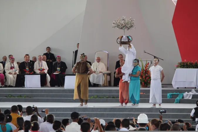 Papa Francesco in Colombia | Papa Francesco assiste allo spettacolo che inizia il Grande Incontro per la Riconciliazione Nazionale, Villavicencio, 8 settembre 2017 | Alvaro de Juana / ACI Group