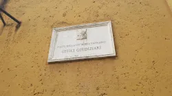 La targa all'ingresso del Tribunale dello Stato di Città del Vaticano / AG / ACI Stampa