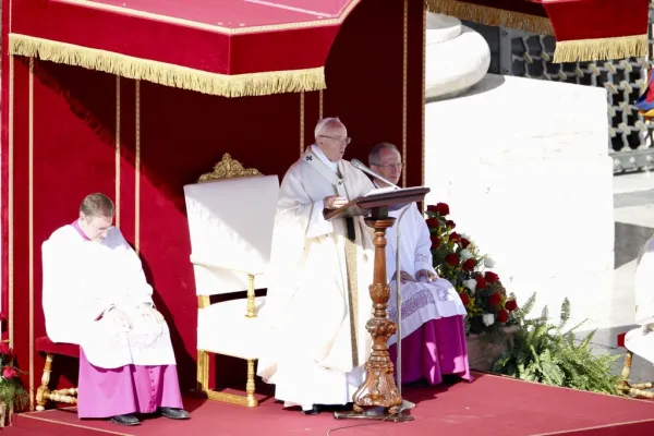 Papa Francesco durante la Messa per le canonizzazioni, Piazza San Pietro, 15 ottobre 2017 / Daniel Ibanez / ACI Group