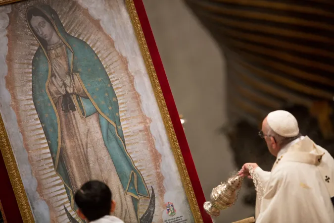 Papa Francesco durante la celebrazione in Basilica Vaticana per la Festa di Nostra Signora di Guadalupe, 12 dicembre 2017 | Daniel Ibanez / ACI Group