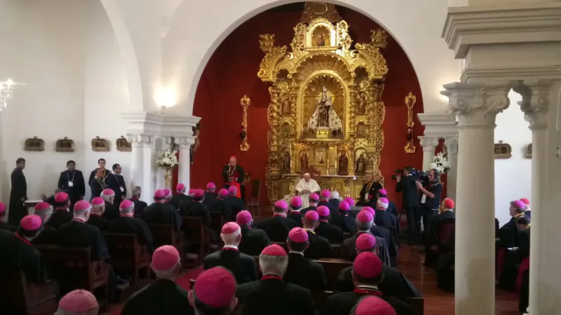 Papa Francesco in Perù | Papa Francesco con i vescovi del Perù, arcivescovado di Lima, 21 gennaio 2018 | Pool AIGAV