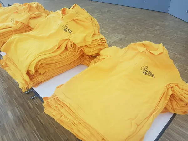 Volontari a Ginevra  | Le magliette dei volontari per la visita del Papa a Ginevra  | AG / ACI Group 