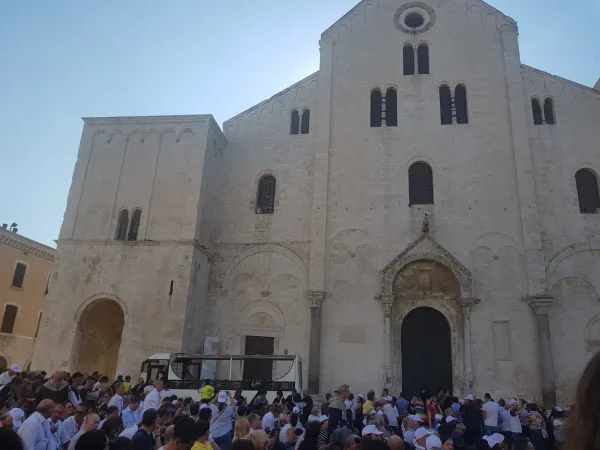 Basilica di San Nicola, in attesa del Papa per l'incontro ecumenico per la pace in Medio Oriente, Bari, 7 luglio 2018 | AG / ACI Stampa