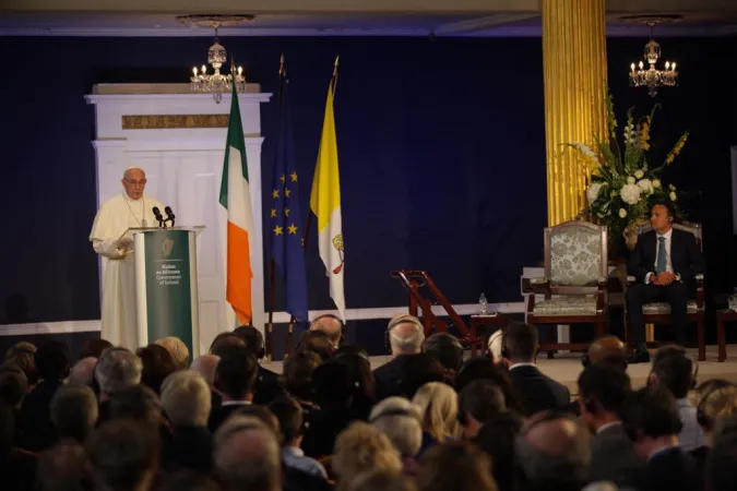 Papa Francesco in Irlanda, discorso alle autorità | Papa Francesco pronuncia il discorso alle autorità nel Castello di Dublino, 25 agosto 2018 | Daniel Ibanez / ACI Group