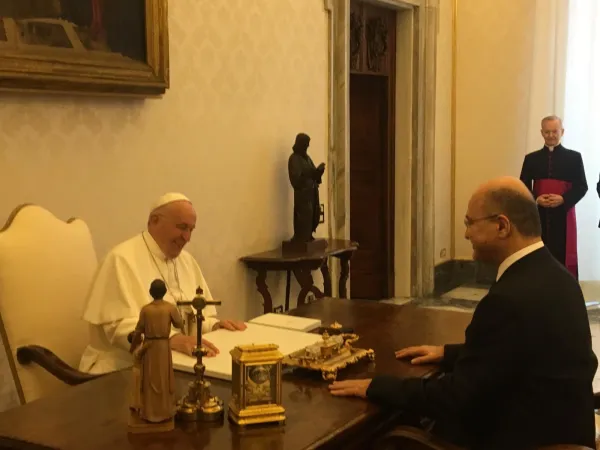 Papa Francesco e il presidente Salih, Palazzo Apostolico Vaticano, 24 novembre 2018 | Pool Media / Holy See Press Office