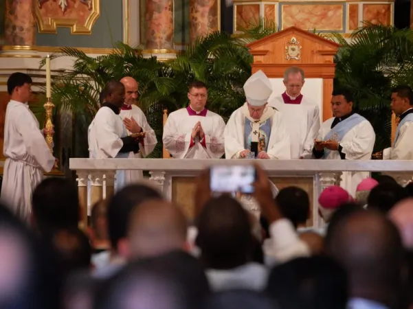 Papa Francesco a Panama | Papa Francesco consacra l'altare della Cattedrale di Santa Maria La Antigua, Panama, 26 gennaio 2019 | Pool VAMP 