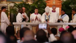 Papa Francesco consacra l'altare della Cattedrale di Santa Maria La Antigua, Panama, 26 gennaio 2019 / Pool VAMP 