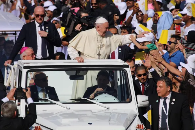 Il Papa presiede la Messa ad Abu Dhabi |  | Edward Pentin - EWTN