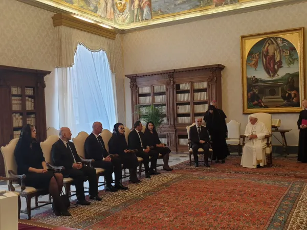 Papa Francesco incontra la delegazione della Macedonia del Nord per la festa dei Santi Cirillo e Metodio, Palazzo Apostolico Vaticano, 24 maggio 2019  | AG / ACI Group