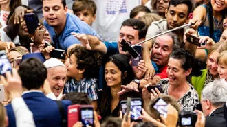 Papa Francesco: non essere sinceri nella condivisione “significa coltivare l’ipocrisia”