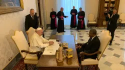 Papa Francesco e il presidente Lourenco, Palazzo Apostolico, 12 novembre 2019 / Alan Holdren / CNA 