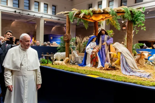 Papa Francesco alla mostra 100 Presepi in Vaticano, 9 dicembre 2019 / © EWTN-CNA Photo/Daniel Ibáñez/Vatican Pool