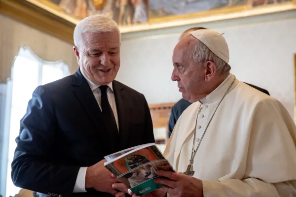 Il primo ministro Markovic con Papa Francesco, Palazzo Apostolico Vaticano, 14 dicembre 2019  / © EWTN-CNA Photo/Daniel Ibáñez/Vatican Pool