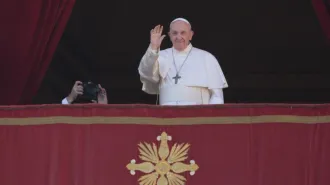 Papa Francesco, Urbi et Orbi di Natale: “L’Emmanuele sia luce per l’umanità ferita”