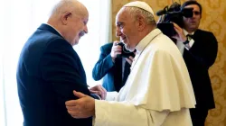 Il Gran Maestro Giacomo Dalla Torre e Papa Francesco / Daniel Ibanez / Vatican Pool / EWTN News