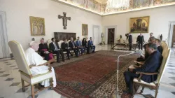 Papa Francesco con gli esperti del Comitato MONEYVAL, Palazzo Apostolico, 8 ottobre 2020 / Vatican Media / ACI Group