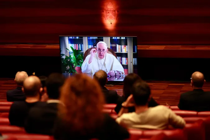 Papa Francesco | Il videomessaggio di Papa Francesco divulgato alla Lateranense, durante la presentazione del Patto Educativo Globale, PUL, 15 ottobre 2020 | Daniel Ibanez / ACI Group