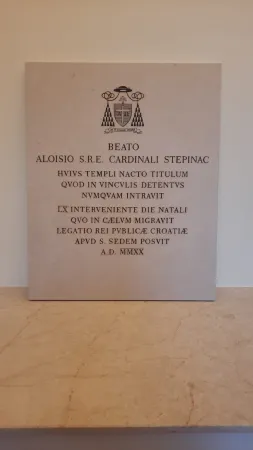 La targa per il cardinale Stepinac posta nella chiesa di San Paolo alla Regola, sua diaconia | Ambasciata di Croazia presso la Santa Sede 