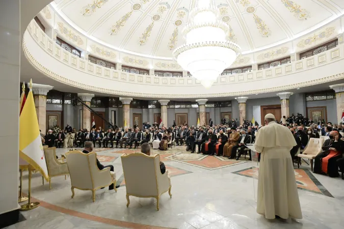 Papa Francesco nel Palazzo Presidenziale di Baghdad durante l'incontro con i diplomatici e le autorità civili, Baghdad, Iraq, 5 marzo 2021 | Vatican Media / ACI Group