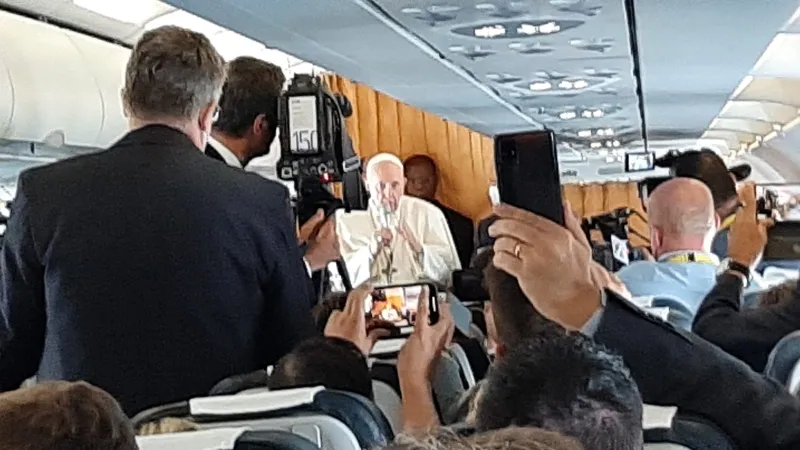Papa Francesco | Papa Francesco sulla conferenza stampa di ritorno dal viaggio a Budapest e in Slovacchia | AG / ACI Group