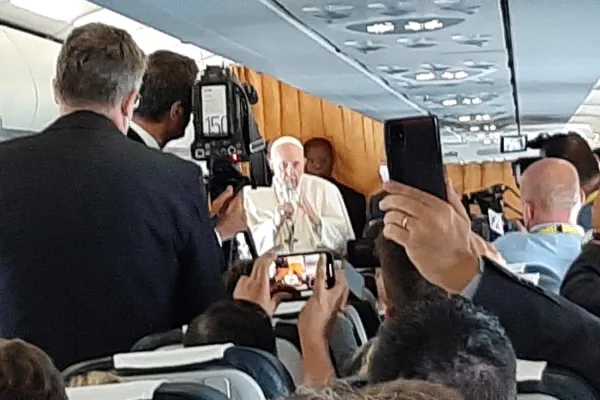 Papa Francesco sulla conferenza stampa di ritorno dal viaggio a Budapest e in Slovacchia / AG / ACI Group