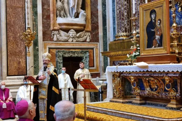 Sua Beatitudine Sviatoslav Shevchuk in Santa Maria Maggiore, davanti alla copia di Maria Salus Populi Romani, 13 novembre 2021 / AG / ACI Group