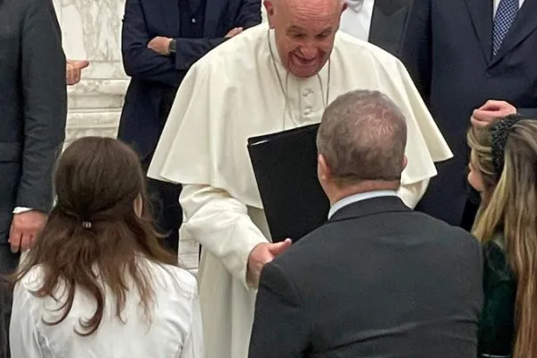 Papa Francesco riceve un "Nuovo inizio", il manifesto per un Cammino Sinodale alternativo / Neuer Anfang 