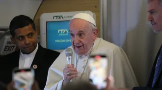 Papa Francesco è arrivato in Bahrein. Per la prima volta non fa il giro del volo