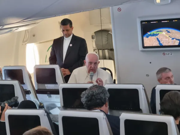 Papa Francesco, Bahrein | Papa Francesco durante la conferenza stampa in aereo di ritorno dal Bahrein, 6 novembre 2022 | Alexey Gotovsky / ACI Group