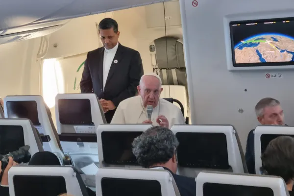 Papa Francesco durante la conferenza stampa in aereo di ritorno dal Bahrein, 6 novembre 2022 / Alexey Gotovsky / ACI Group
