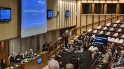 Lauder e Koch, Aula Nuova del Sinodo, 22 novembre 2022 / AG / ACI Group