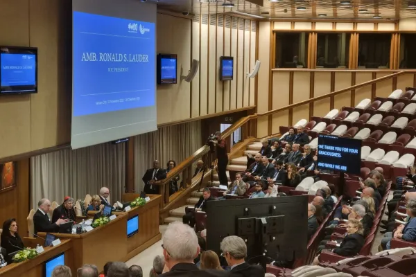 Lauder e Koch, Aula Nuova del Sinodo, 22 novembre 2022 / AG / ACI Group