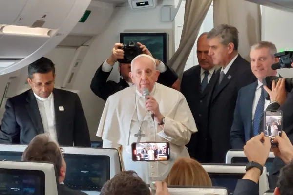 Papa Francesco chiede un minuto di silenzio per il Sahara, volo verso la Repubblica Democratica del Congo, 31 gennaio 2023 / Elias Turk / ACI Mena - EWTN News 