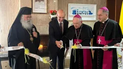 L'apertura della nunziatura a Cipro, 26 gennaio 2024. Da sinistra a destra: l'arcivescovo ortodosso di Cipro Georgios III, l'arcivescovo Pena Parra, sostituto della Segreteria di Stato, l'arcivescovo Dal Toso, nunzio in Giordania e Cipro / Nunziatura apostolica a Cipro
