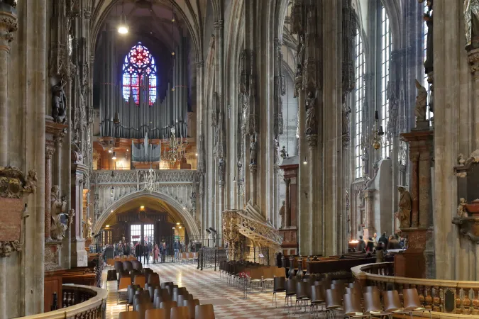 Cattedrale Santo Stefano, Vienna | L'interno della cattedrale di Santo Stefano a Vienna | Wikimedia Commons