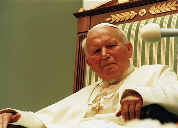 Giovanni Paolo II  |  | Wikimedia Commons