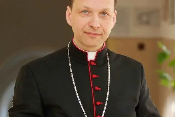 Il vescovo Jozef Halko, ausiliare di Bratislava / Twitter