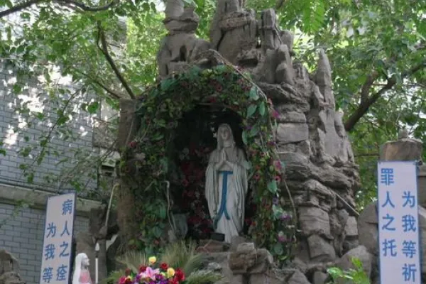 Statua della Madonna nella Cattedrale di Tianjin / Wikipedia