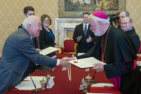 La firma dell' accordo in Vaticano / @Osservatore Romano