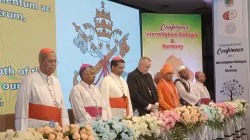 Un momento della visita del Cardinale Koovakand / Asia News