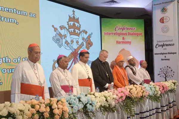 Un momento della visita del Cardinale Koovakand / Asia News