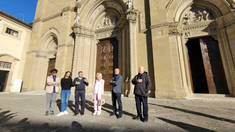 L'inaugurazione |  | https://diocesi.arezzo.it/2025/10/10/il-restauro-dei-portoni-della-cattedrale/