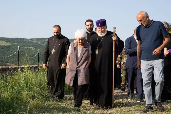 Karekin II, Artsakh | Un momento della visita di Karekin II in Artsakh | Easterdiocese