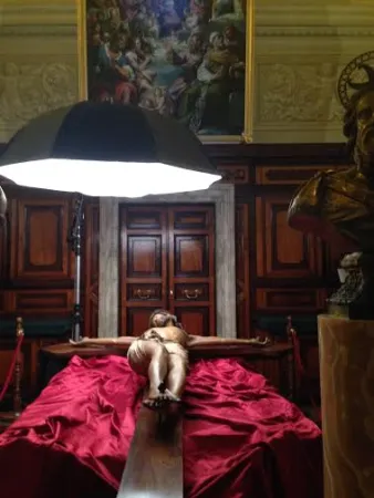 Antico Crocifisso ligneo |  | VG / ACI stampa