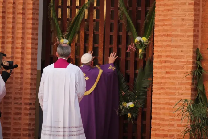 Il Papa apre la porta santa a Bangui | | Martha Calderon/ Aci Group