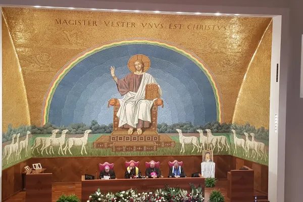 L'inaugurazione dell'Anno Accademico della Pontificia Università Lateranense, 12 novembre 2018. Seduti, da sx a dx: il vescovo Semeraro, il Cardinale de Donatis, l'arcivescovo Pena Parra, il rettore Buonomo / AG / ACI Stampa