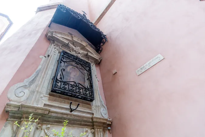 Madonna della Misericordia, Vicolo delle Paste, Rione Colonna | | Daniel Ibanez / ACI Group