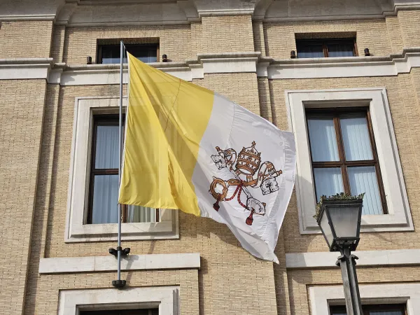 La bandiera vaticana |  | MM ACI Stampa