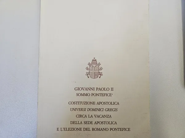 La Costituzione Apostolica Universi Dominici Gregis |  | MM
